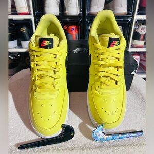Nike Air Force 1 Low '07 LV8 "Yellow Pulse"
CI0064 700.          No box.